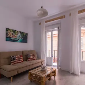 https://coqueto-apartamento-en-el-centro-de-cadiz.hotelsincadiz.net